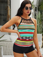 Tops tankini de cuello alto con ribete de cuentas y rayas multicolores